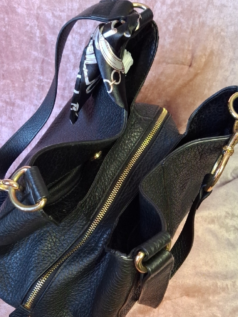 EUC VINCE CAMUTO Black Leather Large Hobo Bag with Scarf Accent - Picture 7 of 8